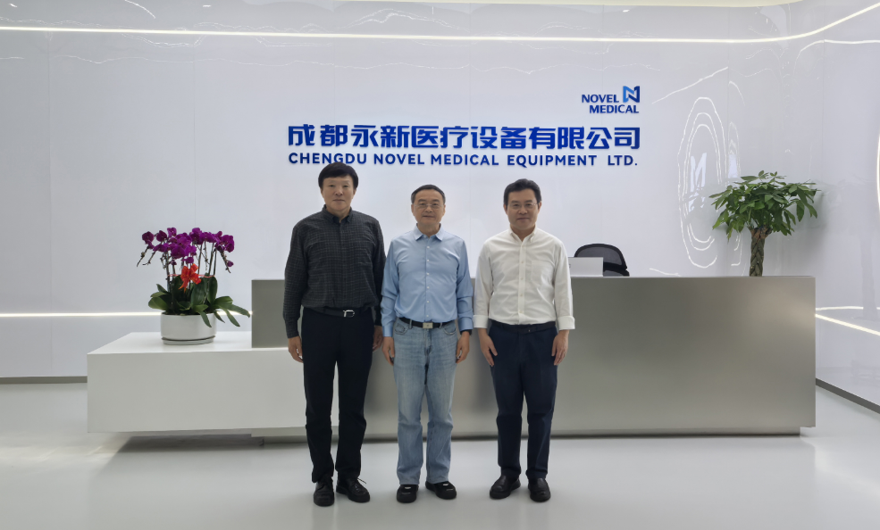 1745571709636671.png 黃鋼會長、李亞明理事長參觀永新醫(yī)療.png